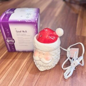 Retired Scentsy Saint Nick Warmer - Red and White